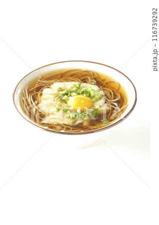 月見とろろ蕎麦を白背景で撮影 月見とろろ蕎麦を白背景で撮影 116739292