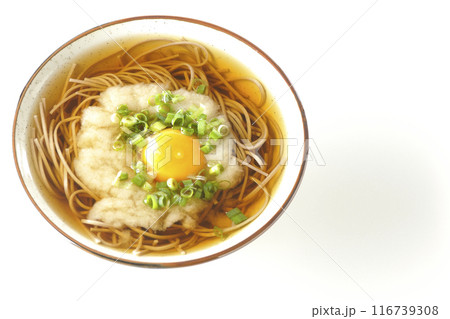 月見とろろ蕎麦を白背景で撮影 月見とろろ蕎麦を白背景で撮影 116739308