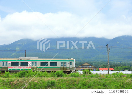 磐越西線「雲かかる会津磐梯山を背景に走るE721系電車」 磐越西線「雲かかる会津磐梯山を背景に走るE721系電車」 116739992