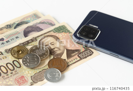 現金とスマホ　決済　新札　決済方法 116740435