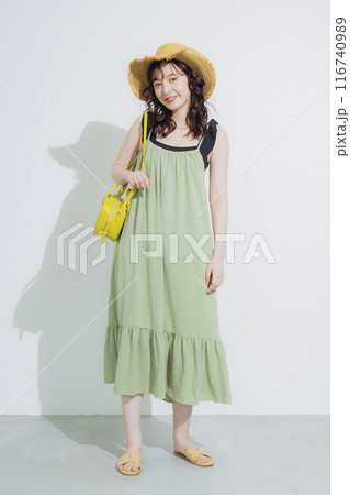 夏のリゾートの若い女性 116740989