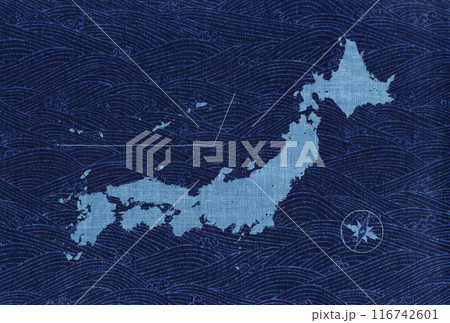 年代モノの藍染め古布で描いた、波文と浅葱色の日本地図 116742601