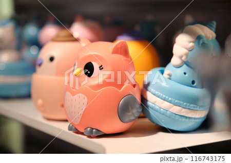 rubber owl toys on the store shelf 116743175
