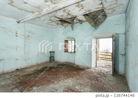 Old house to renovate Old house to renovate 116744146