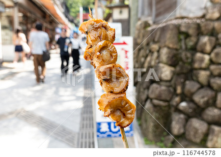 湘南「江の島」で食べた「ホタテ焼き串」 116744578