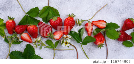 Strawberry with leaves and flowers Strawberry with leaves and flowers 116744905