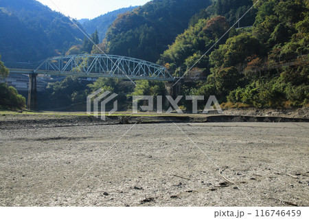 愛媛県西予市　鹿野川ダム　ダム底の風景 116746459