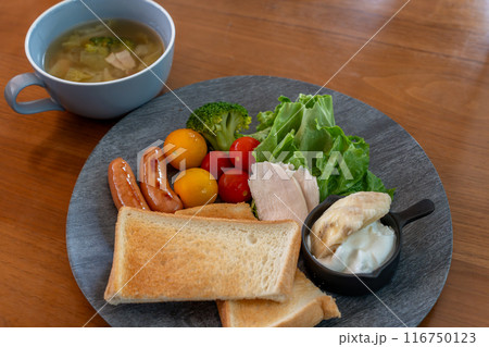 ヘルシーなトースト朝食 ヘルシーなトースト朝食 116750123