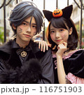 ハロウィンの仮装をしている日本人の15歳の男の子と日本人の18歳の女の子 116751903