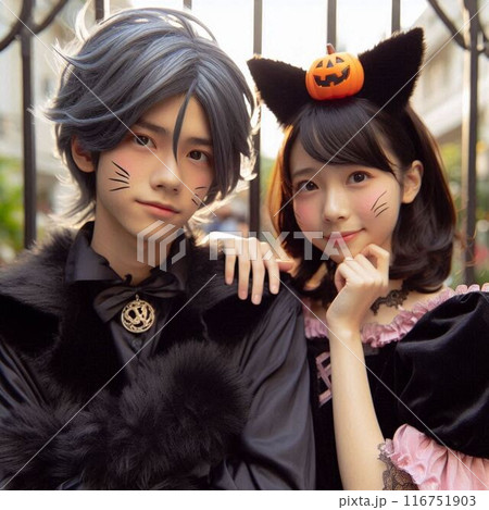 ハロウィンの仮装をしている日本人の15歳の男の子と日本人の18歳の女の子 116751903