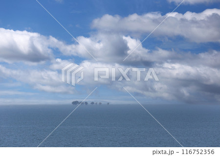 Ubonrat Dam view in the daytime that sees water like the sea. 116752356