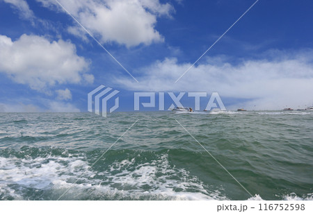 Speedboat in pattaya bay of Chonburi Province. 116752598