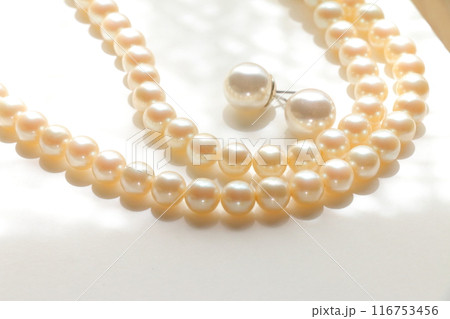 白く美しいジュエリーパールのネックレス 素材 画像 白く美しいジュエリーパールのネックレス 素材 画像 116753456