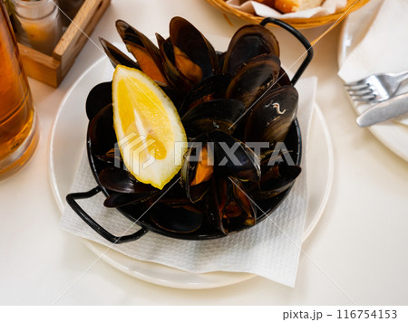 Steamed mussels served on table Steamed mussels served on table 116754153