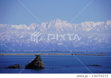 海岸から望む立山連峰3 116754215
