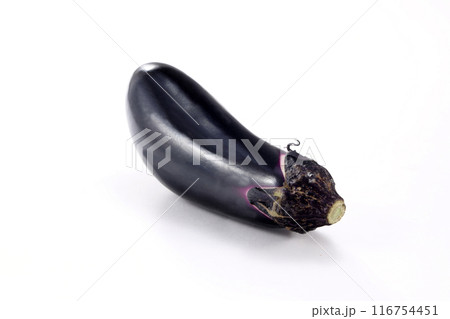 白背景の新鮮なナス 116754451
