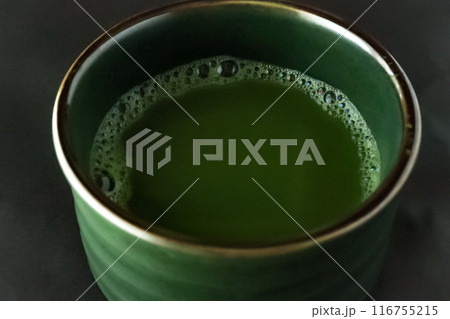 抹茶の入った湯呑み 抹茶の入った湯呑み 116755215