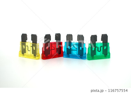 Blade-type automotive fuses isolated over white 116757554