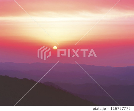 朝熊山山頂展望台(伊勢志摩スカイライン）から見る初日の出「日本百景」 116757773