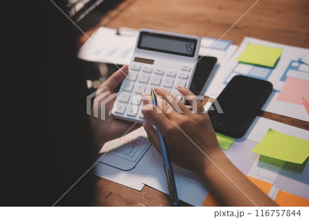 The designer team is designing the uxui system to make the uxui system work well on new phones and support system updates. Website development concept UI UX front end designer 116757844