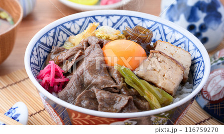 すき焼き丼 116759270