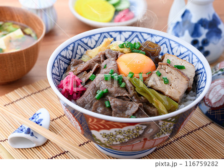 すき焼き丼 116759282