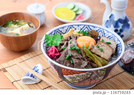 すき焼き丼 116759283