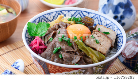 すき焼き丼 116759285