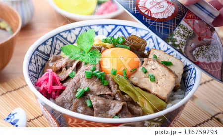 すき焼き丼 116759293