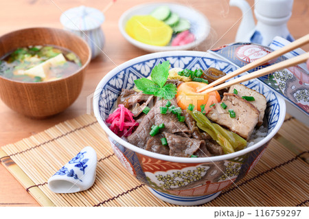 すき焼き丼 116759297