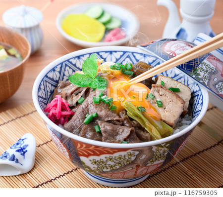 すき焼き丼 116759305