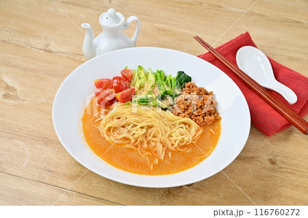 夏におすすめ、冷やし担々麺。ひやしタンタン麺、冷やし担担麺。冷たい麺料理。 116760272