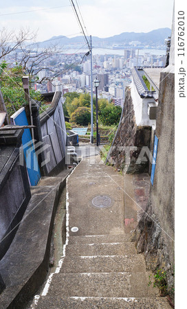 【長崎県長崎市】住宅街の狭い階段 116762010