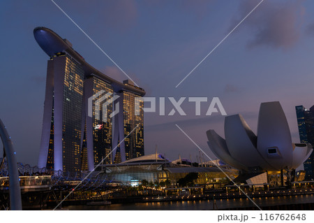 夕暮れ時のシンガポール都市風景 116762648