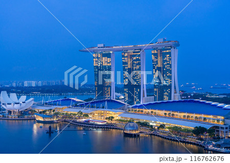 シンガポール絶景 上空から見たマリーナベイの夜景 シンガポール絶景 上空から見たマリーナベイの夜景 116762676