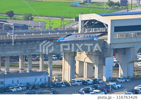 黒部宇奈月温泉駅を発車する北陸新幹線 はくたか 黒部宇奈月温泉駅を発車する北陸新幹線 はくたか 116763426