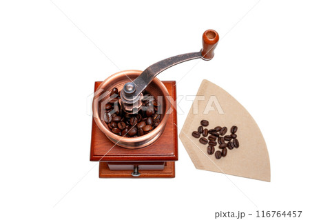 コーヒーミルで珈琲豆を挽くイメージ コーヒーミルで珈琲豆を挽くイメージ 116764457