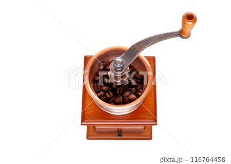 コーヒーミルで珈琲豆を挽くイメージ 116764458
