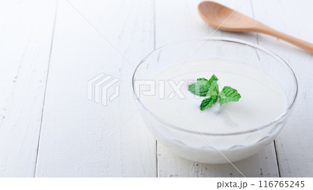 ヨーグルト ヨーグルト 116765245