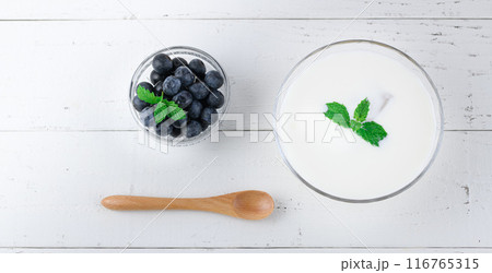 ヨーグルト ヨーグルト 116765315