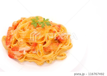 カニ風味のトマトクリームパスタ カニカマ使用 明るい背景 カニ風味のトマトクリームパスタ カニカマ使用 明るい背景 116767492