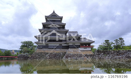 松本城天守閣（夏曇天）8 116769196