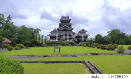 松本城天守閣(夏曇天)10 松本城天守閣(夏曇天)10 116769199