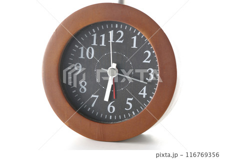 目覚まし時計を白背景で撮影 目覚まし時計を白背景で撮影 116769356
