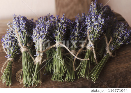garden bouquet of lavender in the interior 116771044