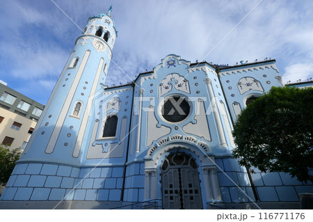 中央ヨーロッパのスロヴァキア ブラチスラヴァの青の教会(ブルーチャーチ)と呼ばれる聖アルジュベタ教会 中央ヨーロッパのスロヴァキア ブラチスラヴァの青の教会(ブルーチャーチ)と呼ばれる聖アルジュベタ教会 116771176