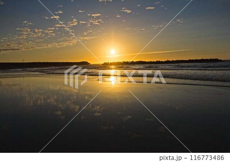夕陽の反射 116773486