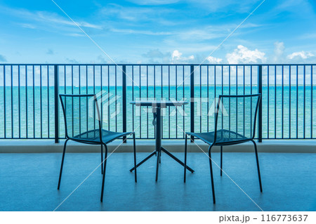 沖縄のホテルのバルコニー 116773637