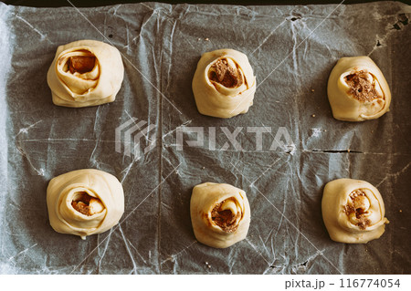 bake craft rolls with cinnamon and sugar 116774054