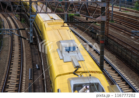 ドクターイエロー T4編成 5号車 屋根 観測ドームの写真素材 [116777202